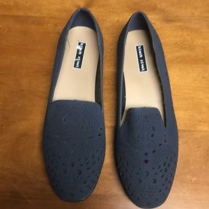 Navy- Black Rivet Skylar loafer NWOT, 8.5W